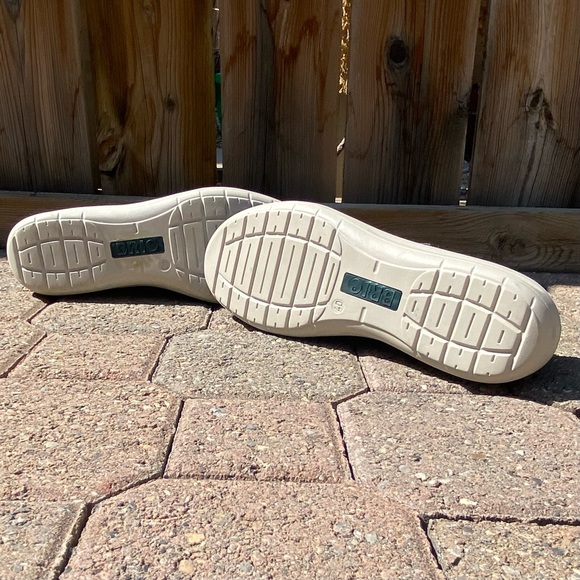 BRIO EXPORTACC women blue and silver cross over closure sneakers. Size 40. Used. - Picture 4 of 11